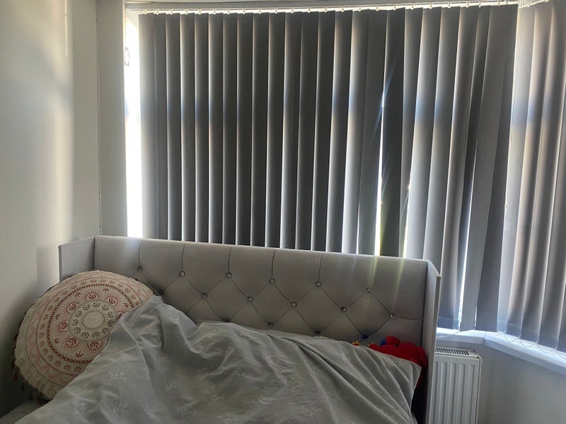 Room Whitefriars Avenue in Greater London