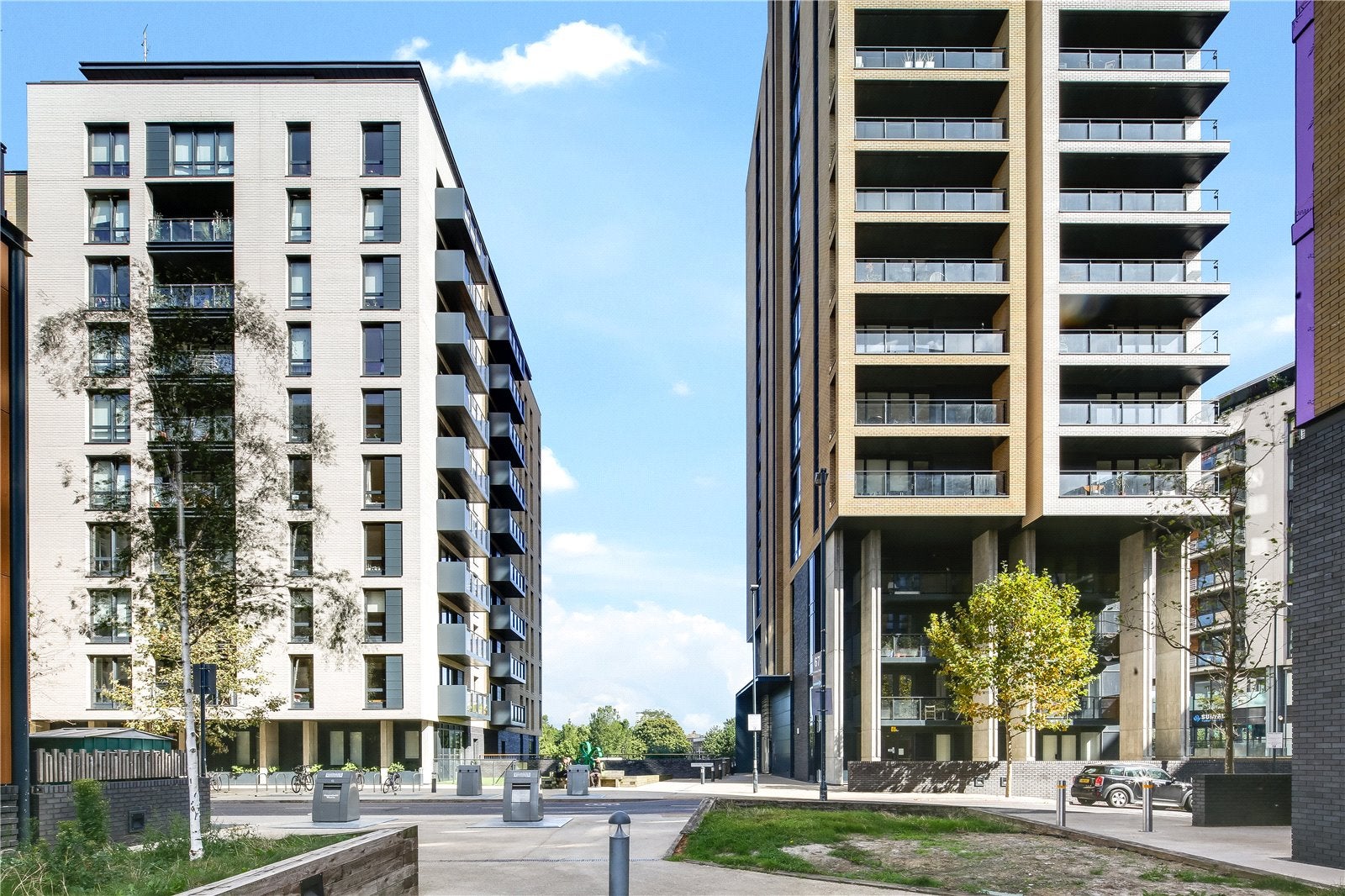 Flat Cadmium Square in London