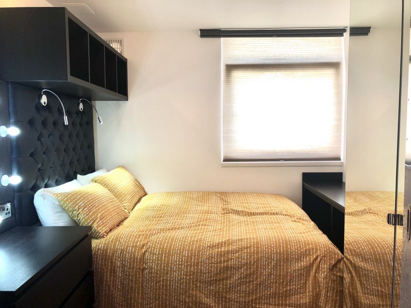 Flat Tomlinson Close in Greater London