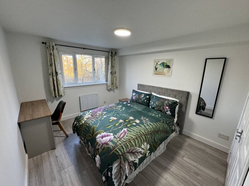 Room Ratho Drive in Glasgow