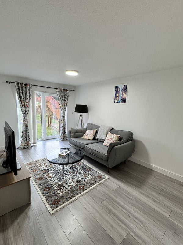 Room Ratho Drive in Glasgow