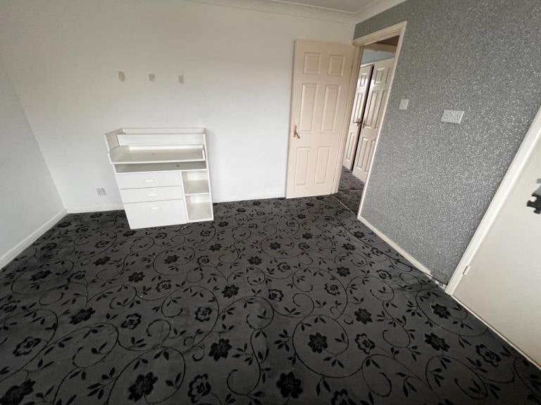 Room Wordsworth Way in Greater London