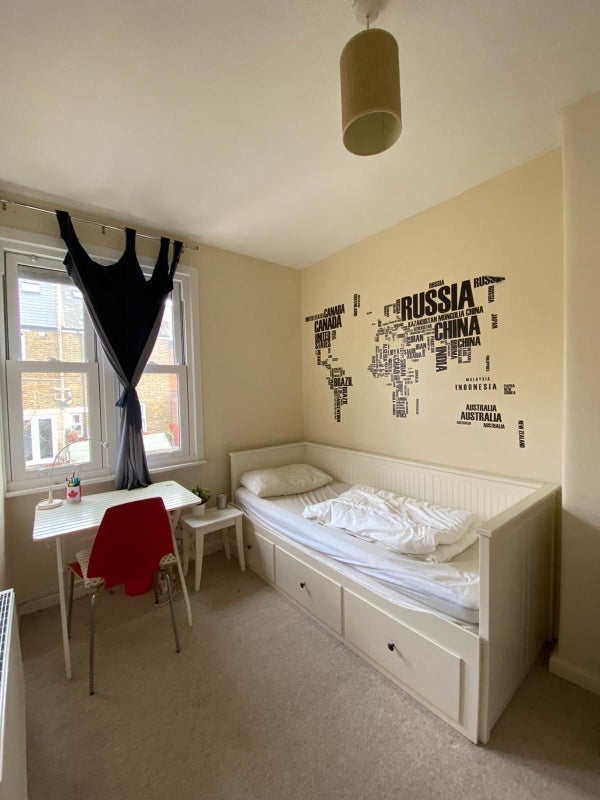 Room Cowick Road in Greater London