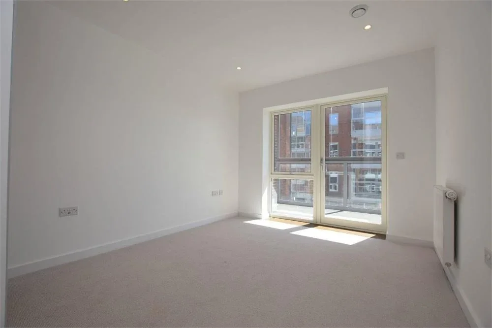 Flat Wilkinson Close in Greater London