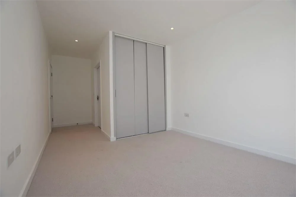 Flat Wilkinson Close in Greater London
