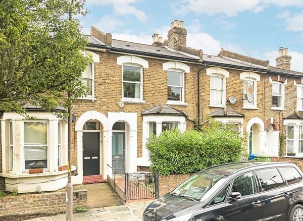 Flat Crewys Road in London Borough of Southwark