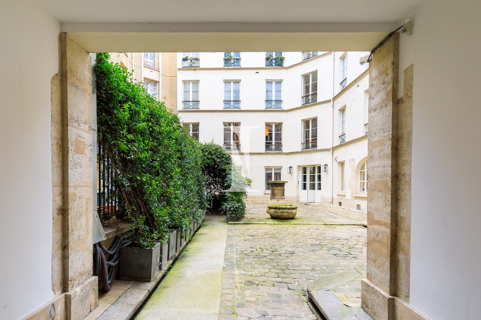 Flat Rue Corneille in Paris