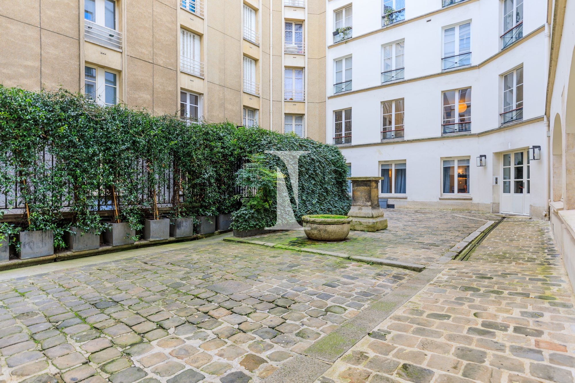 Flat Rue Corneille in Paris