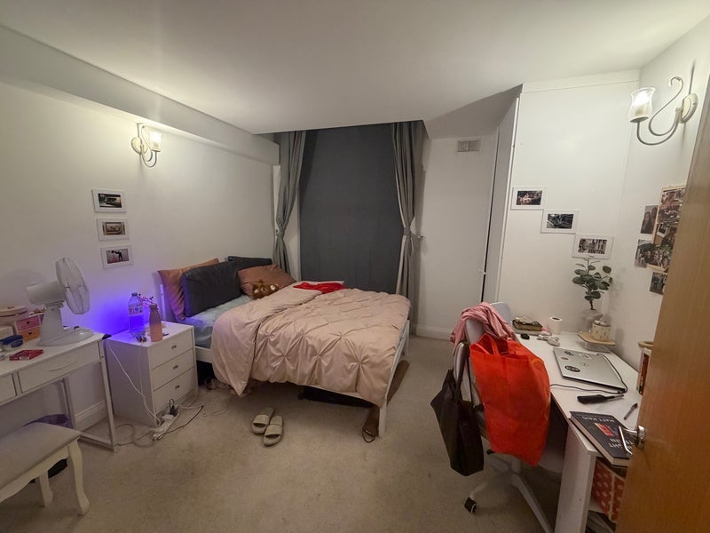 Room Orphans Yard in Greater London