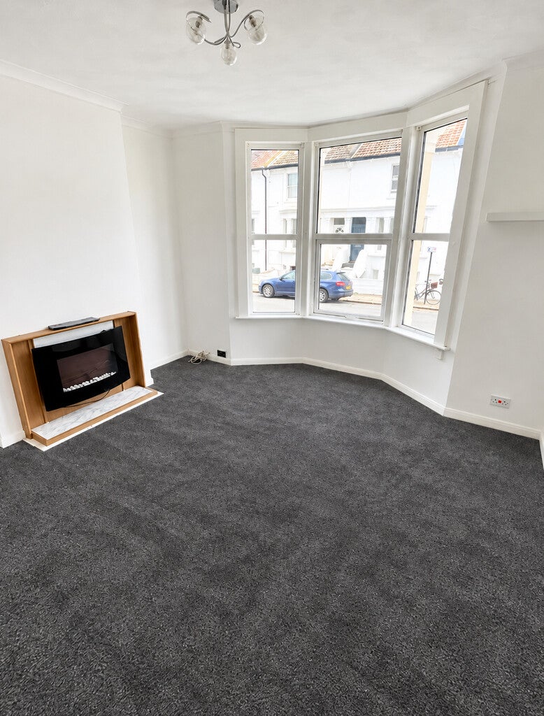 Flat Goldstone Road in Portslade by Sea