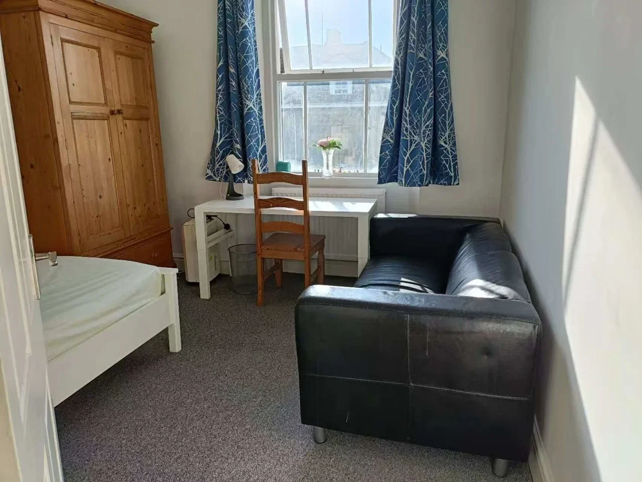 Room Clare Road in Bristol