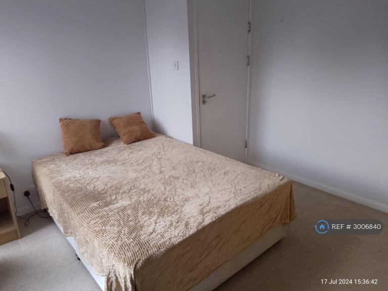 Room Hopmeadow Court in Northampton