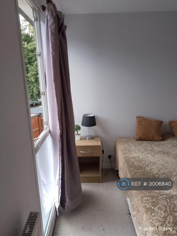 Room Hopmeadow Court in Northampton