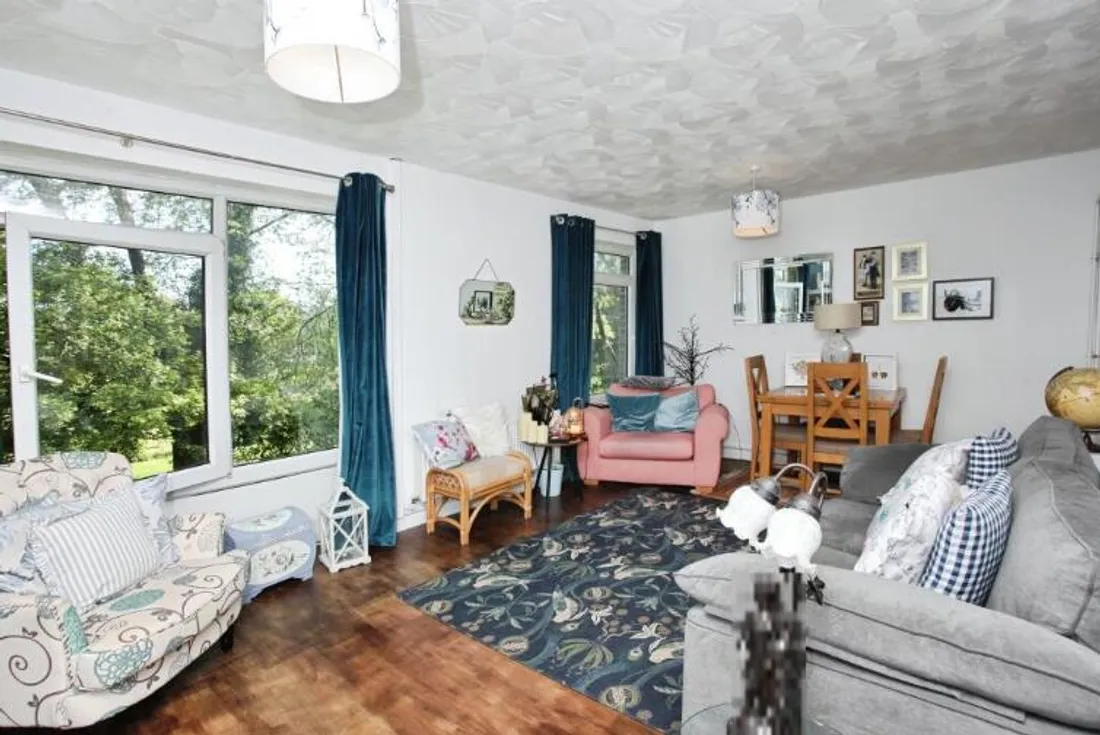 Flat Nantgarw Road in Caerphilly