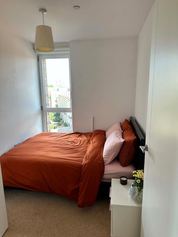 Room Hannaford Walk in Greater London