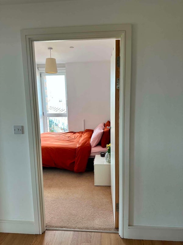 Room Hannaford Walk in Greater London