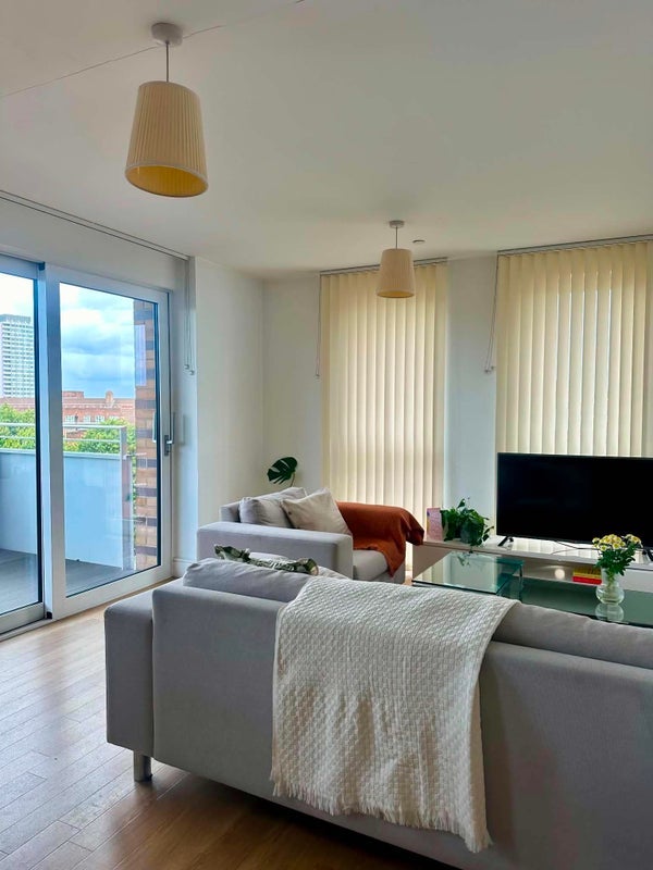 Room Hannaford Walk in Greater London