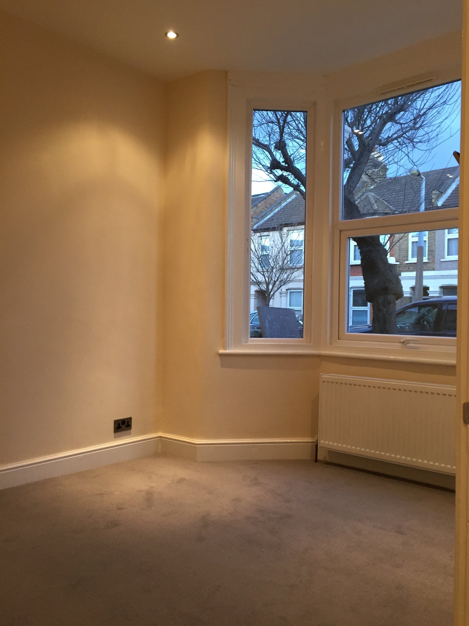 Flat Claude Road in Greater London