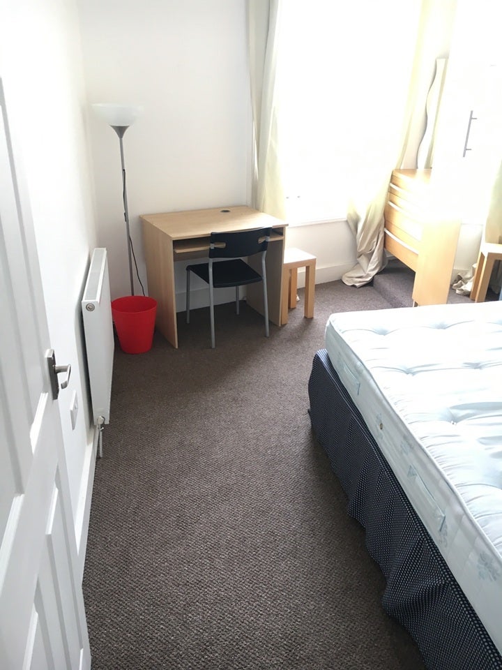 Flat Clifton Road in Bristol