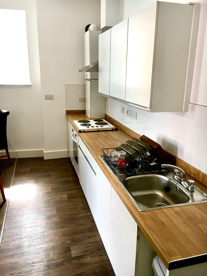 Flat Clifton Road in Bristol