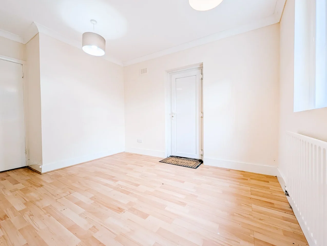 Flat Fernham Road in Greater London