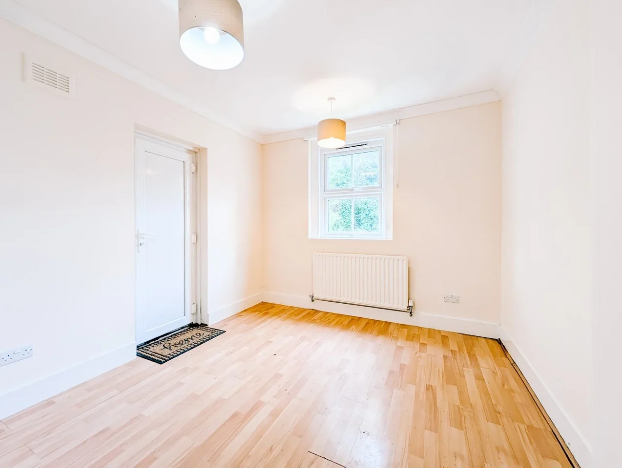 Flat Fernham Road in Greater London