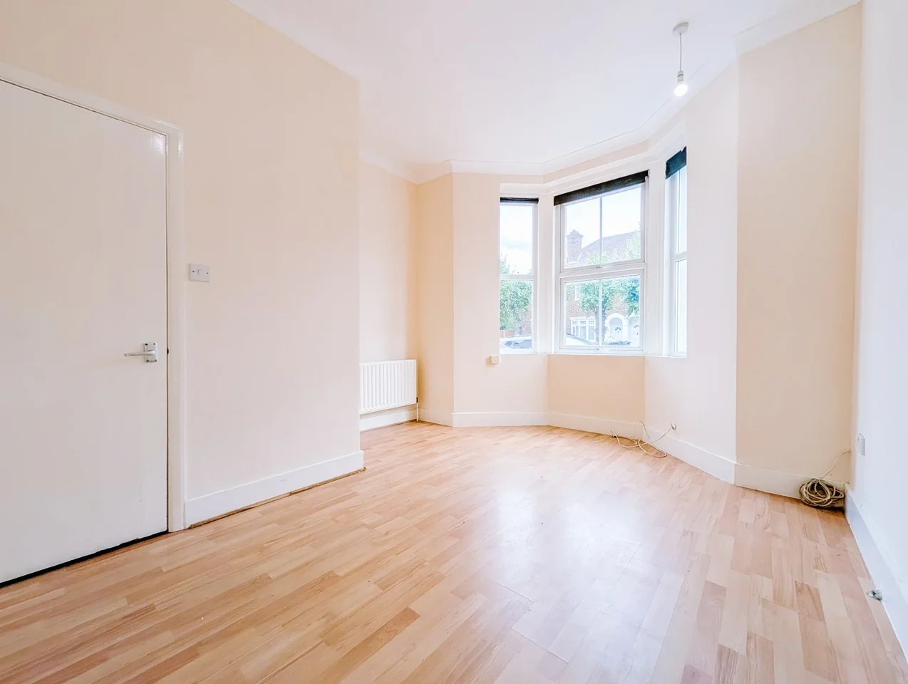 Flat Fernham Road in Greater London