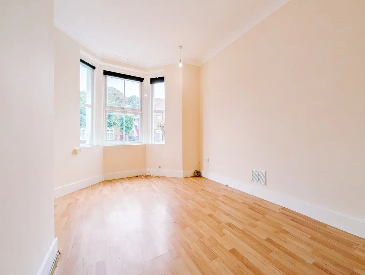 Flat Fernham Road in Greater London