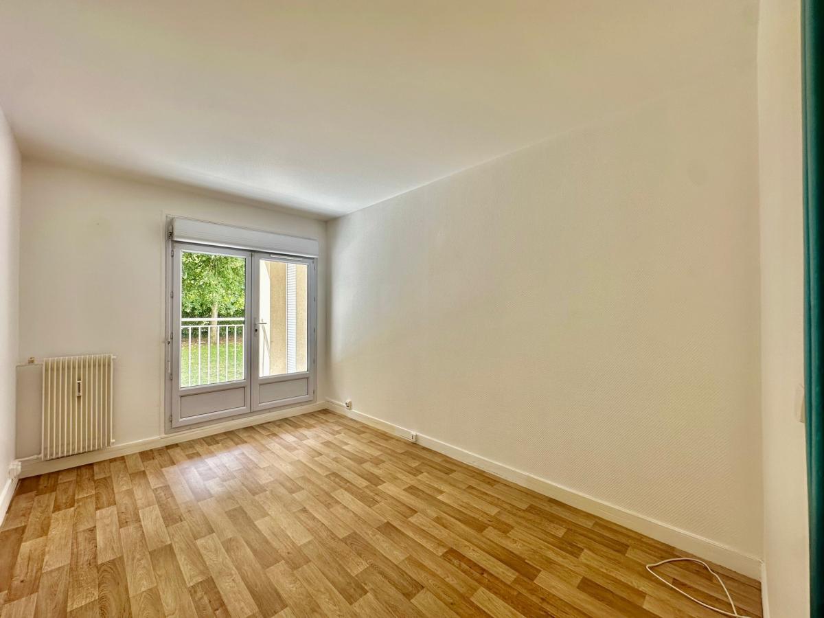 Flat Avenue du Président Kennedy in Saint-Germain-en-Laye