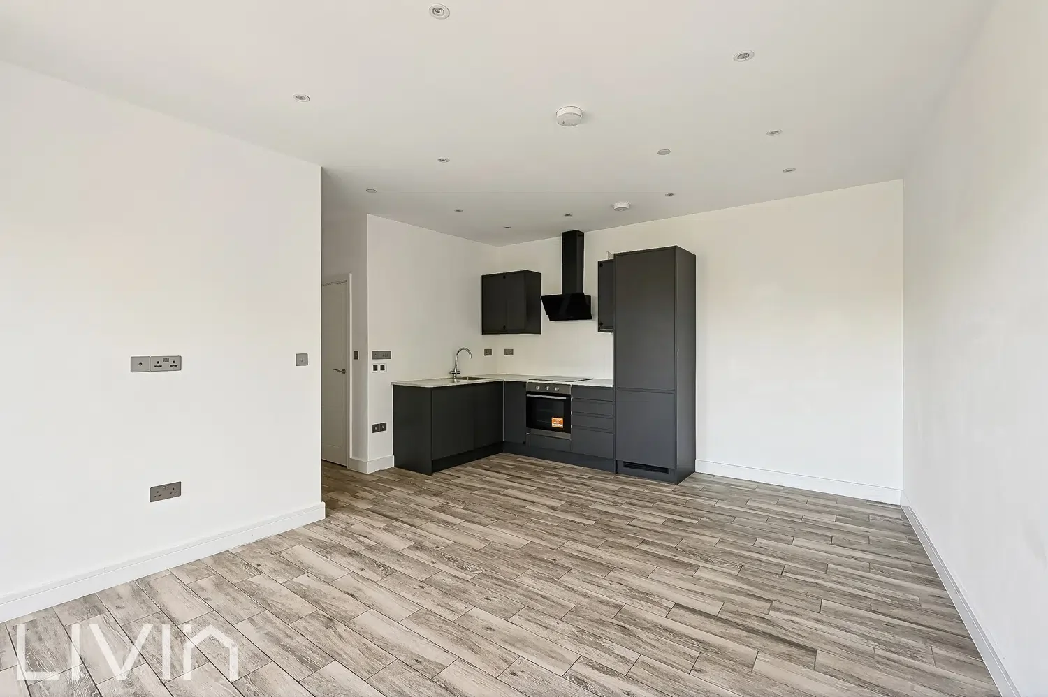 Flat Leslie Park Road in Greater London