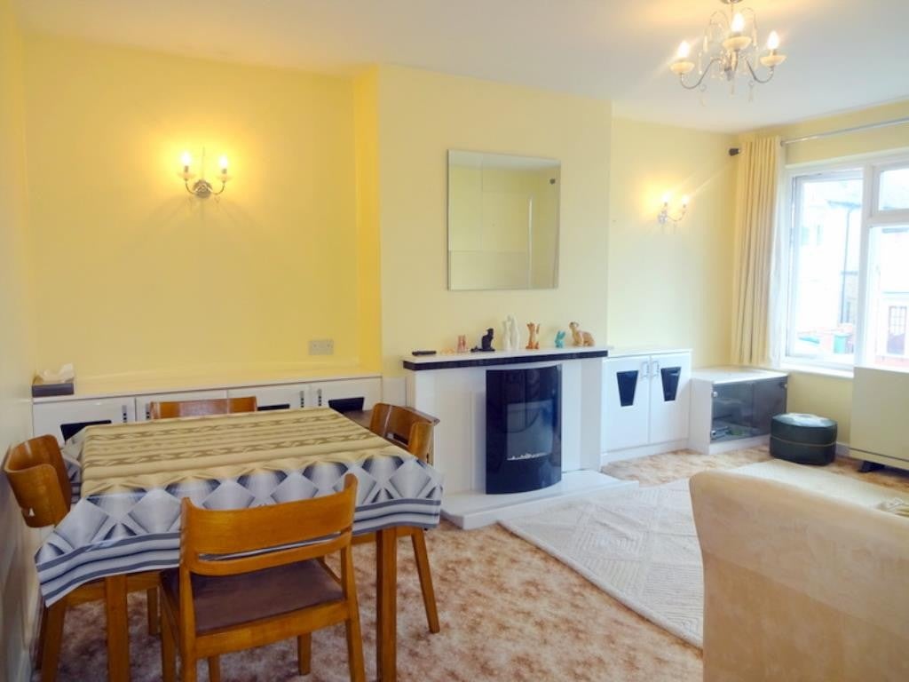 Flat Pinner View in Greater London