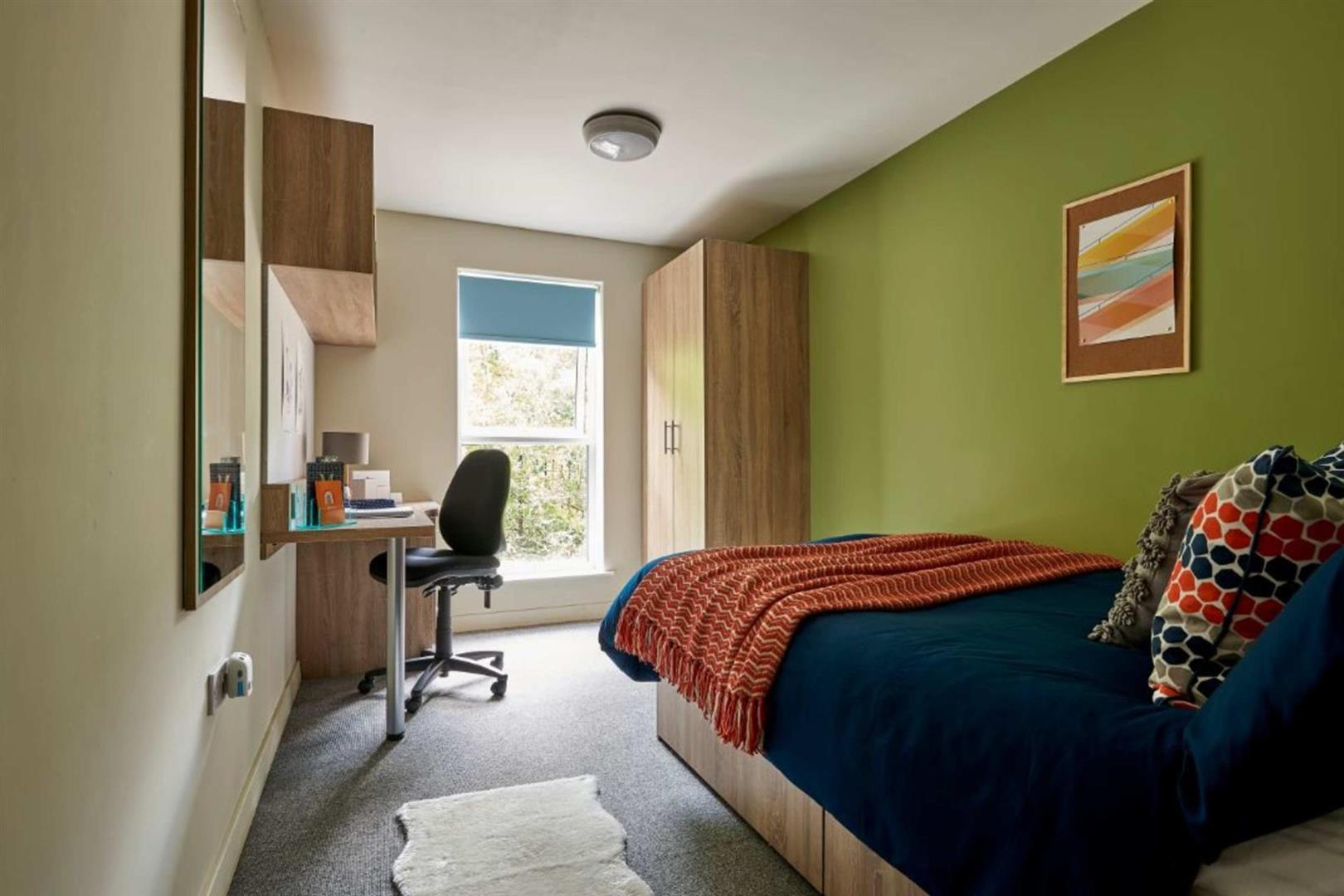 Flat Sturge Close in Birmingham