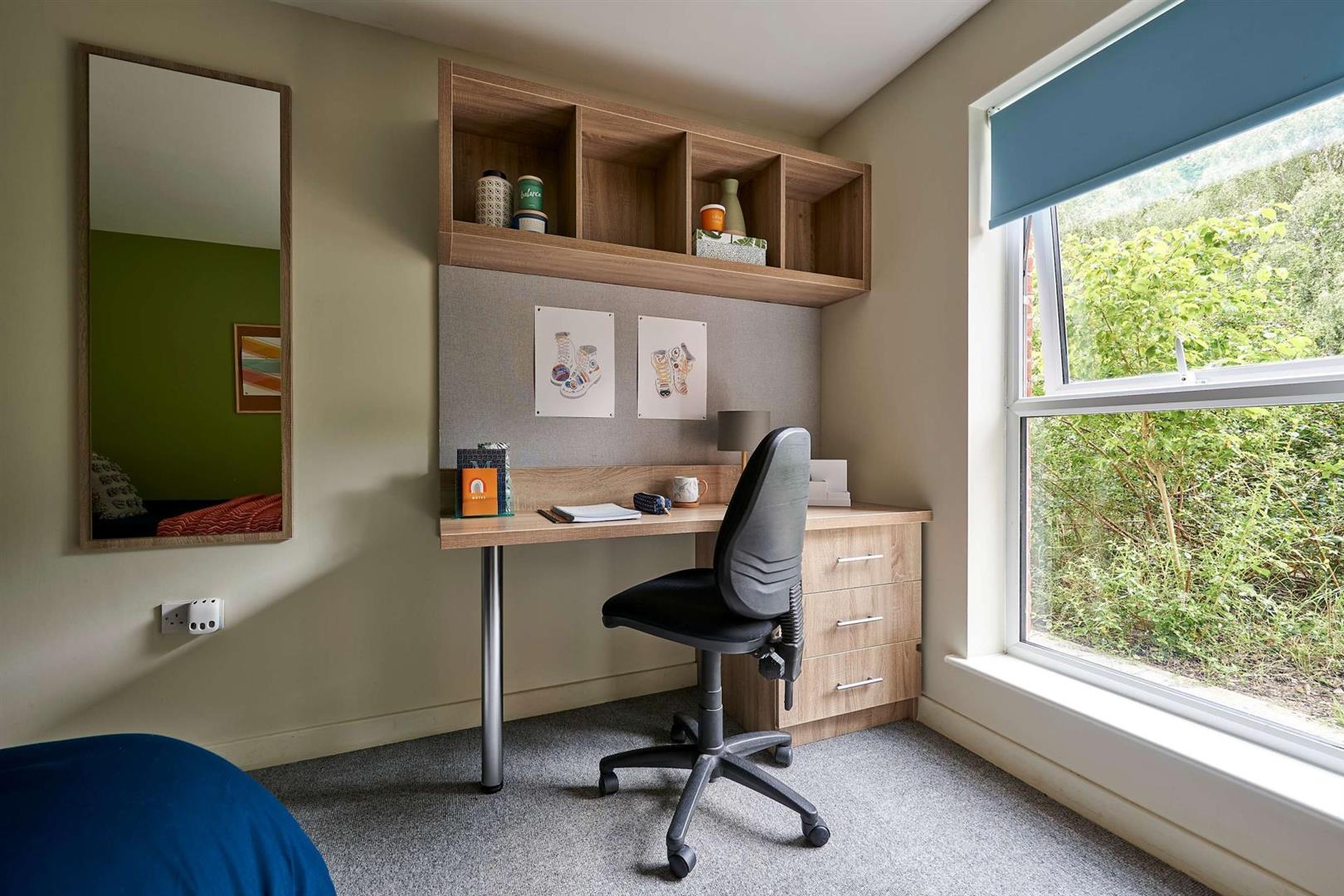 Flat Sturge Close in Birmingham