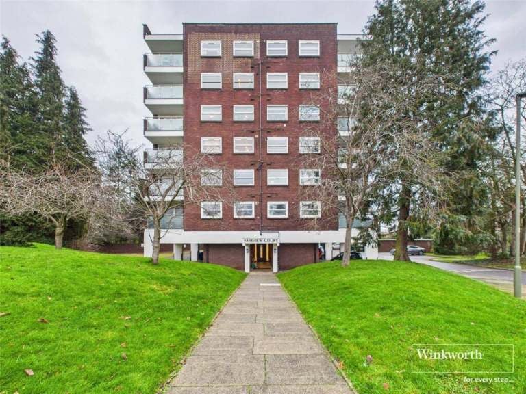 Flat Fairview Court in Greater London