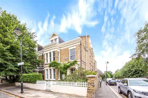 Flat Baldwin Crescent in Greater London