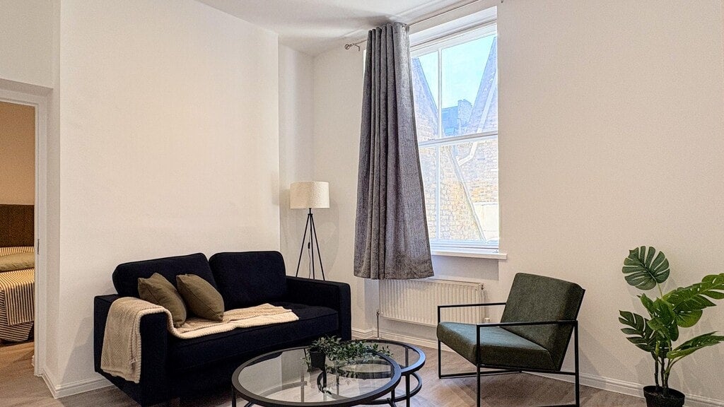 Flat Earl's Court Road in Greater London