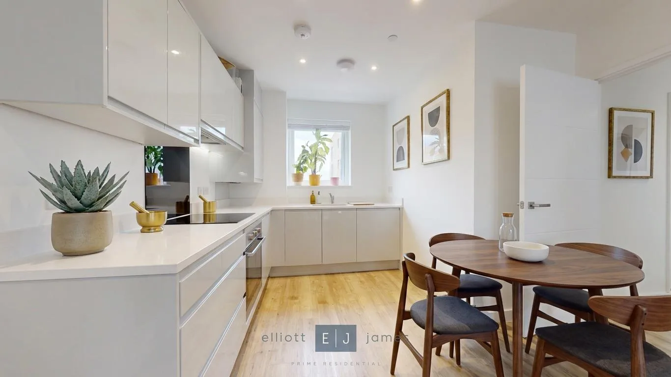 Flat Colson Road in Epping Forest