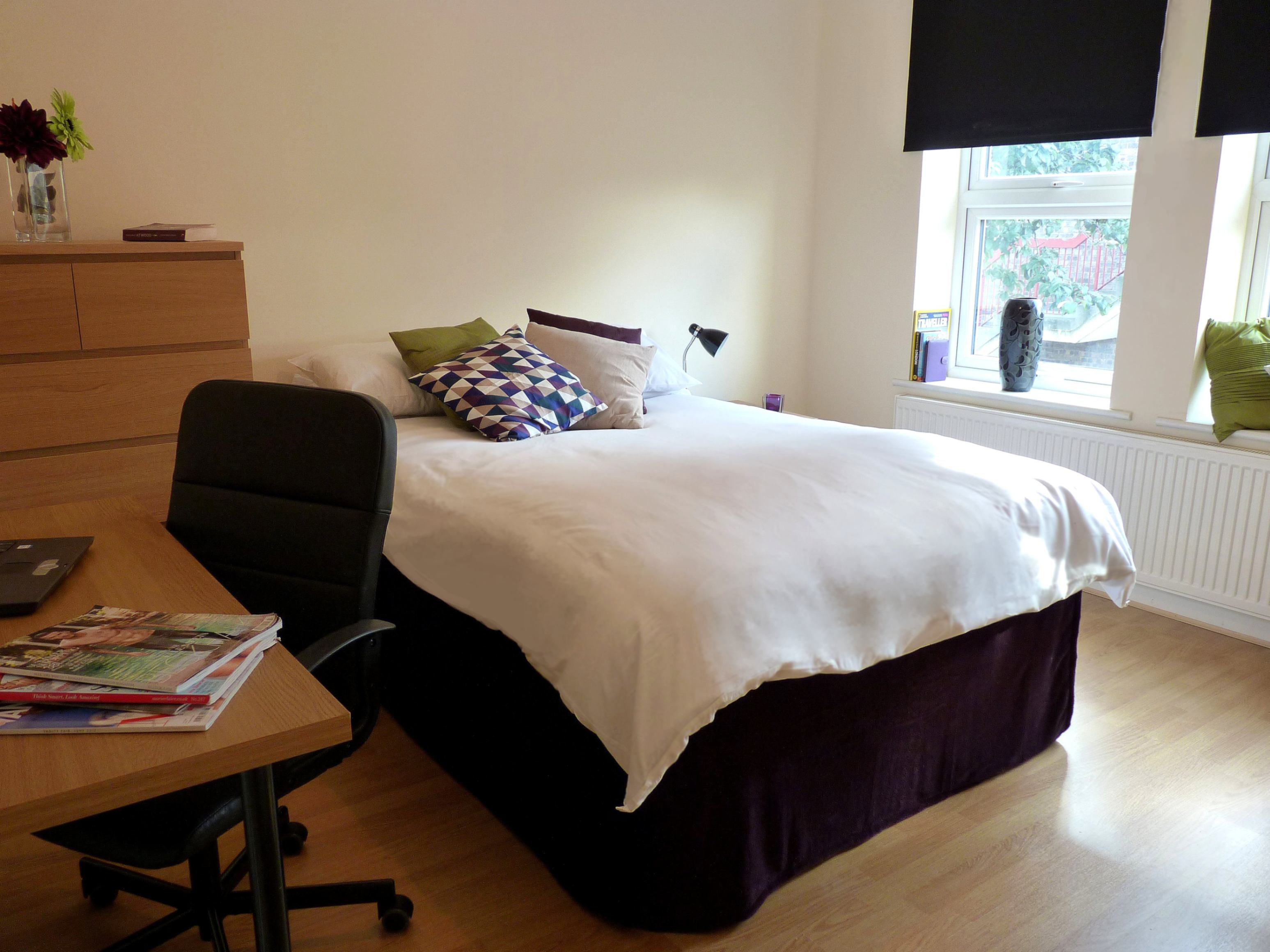 Flat Chesnut Road in Greater London