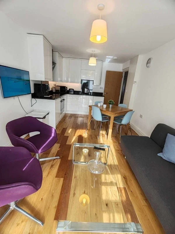 Room Darfield Way in Greater London