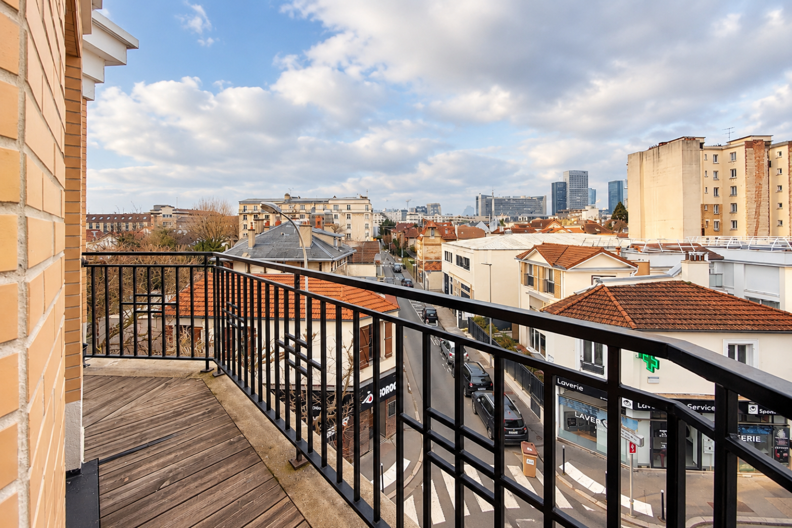 Flat Rue Berthelot in Courbevoie