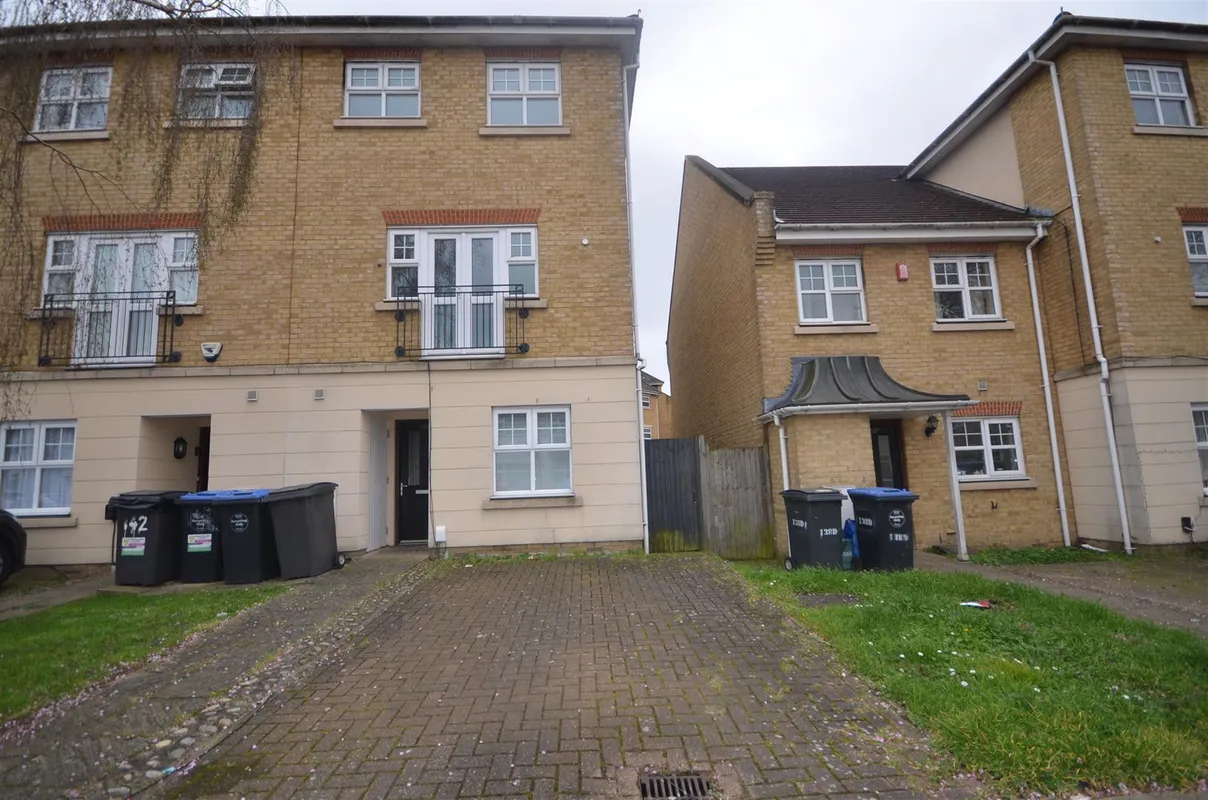 House De Havilland Road in Greater London