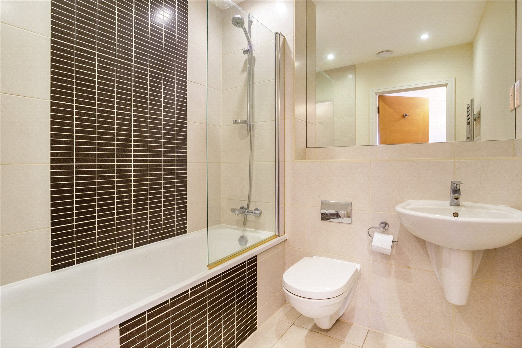 Flat Scholars Place in Walton-on-Thames