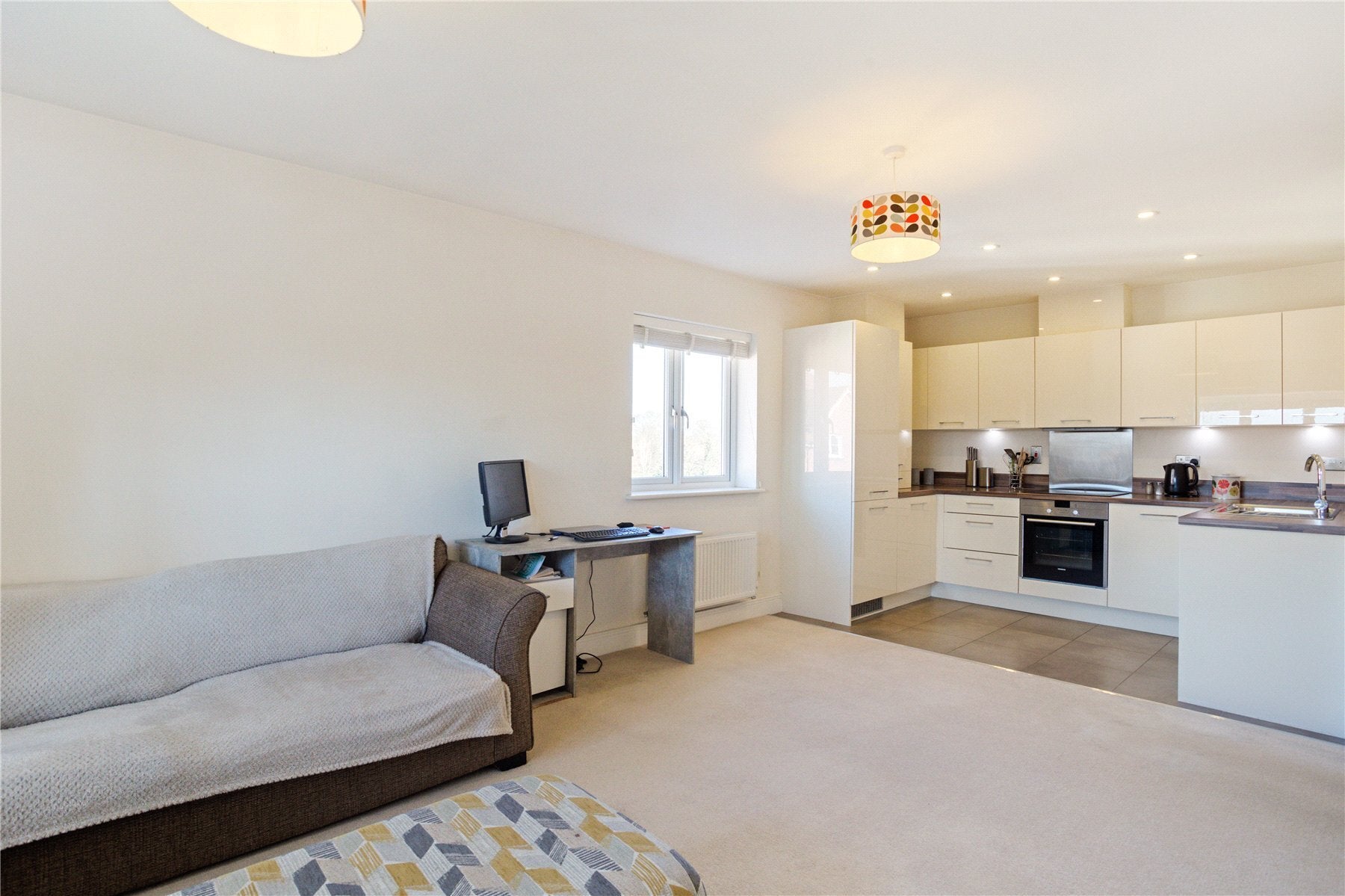 Flat Scholars Place in Walton-on-Thames