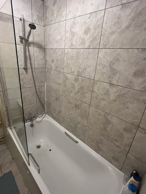 Room Clearwell Drive in City of Westminster
