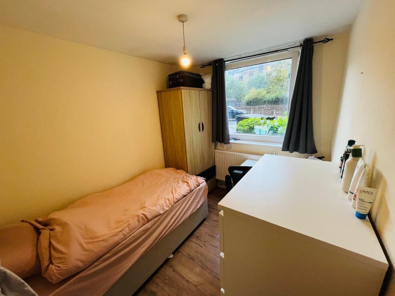 Room Clearwell Drive in City of Westminster
