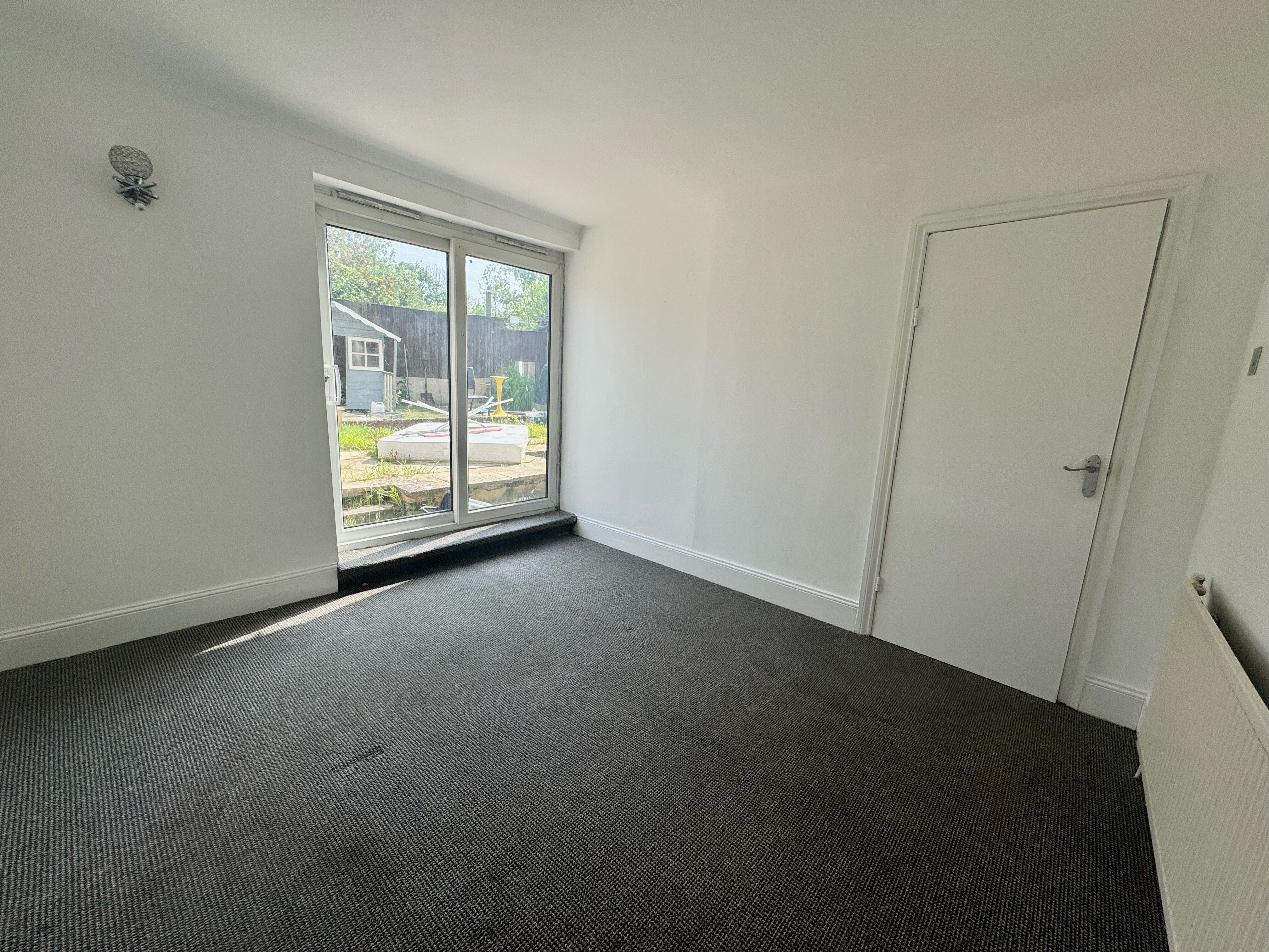 Flat Ringwood Road in Southampton