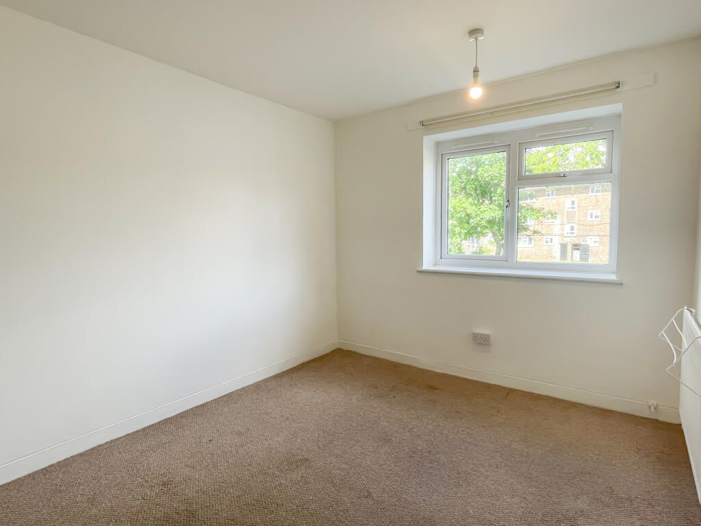 Flat Belson Road in Greater London