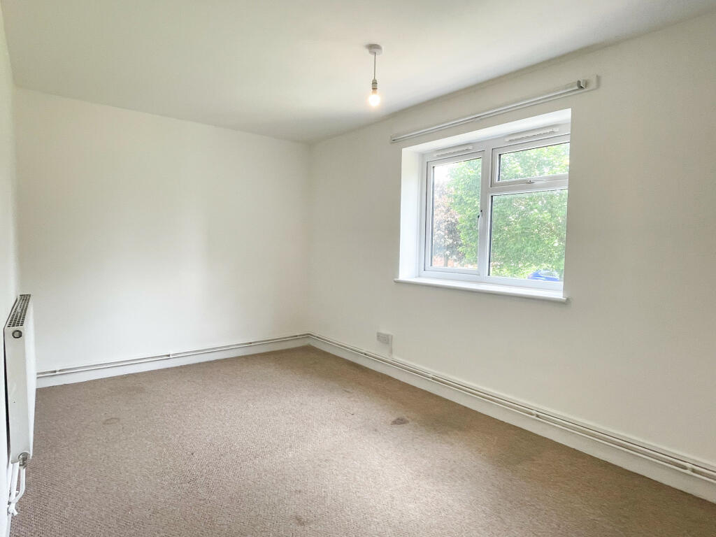 Flat Belson Road in Greater London