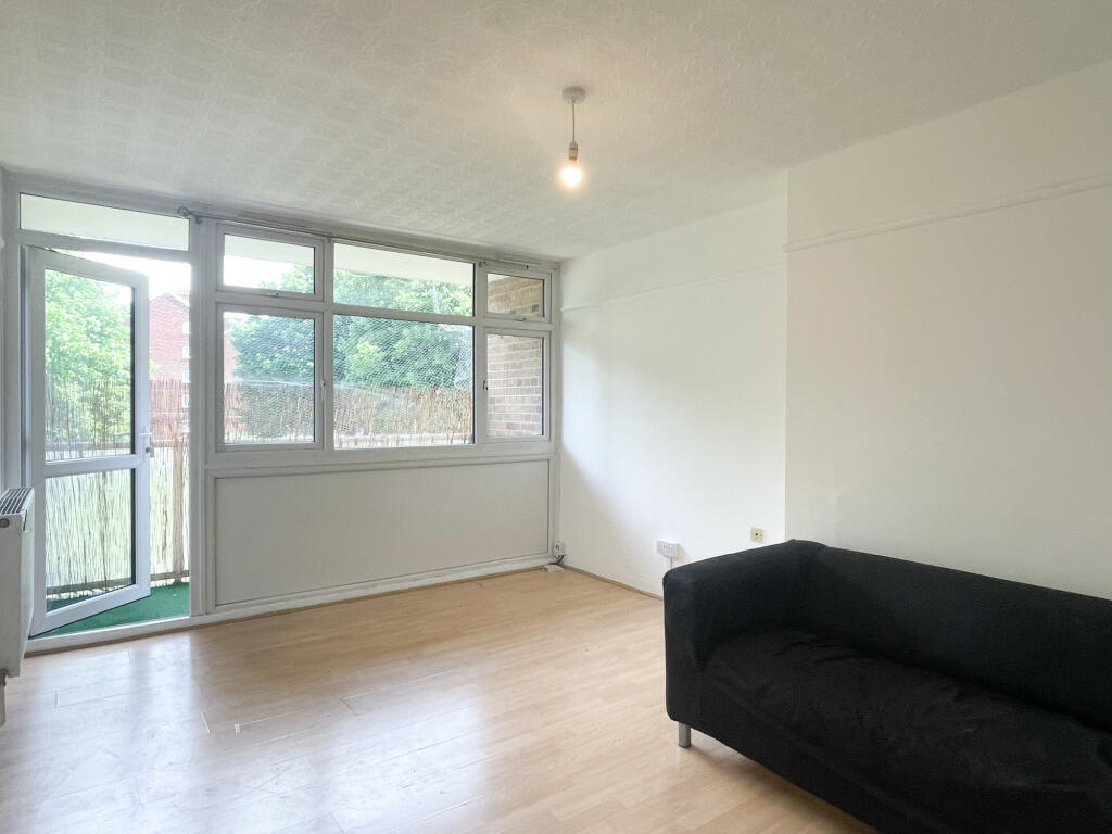 Flat Belson Road in Greater London
