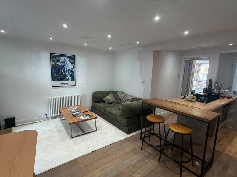 Room Kelvin Road in Greater London